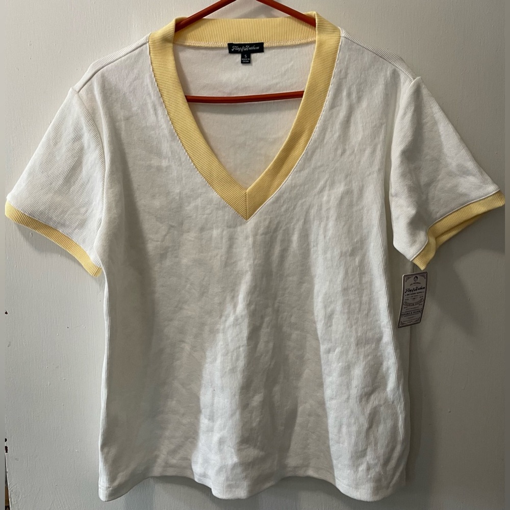 Flag & Anthem Women’s White Yellow V-Neck Short Sleeve Top T Shirt Size Small S